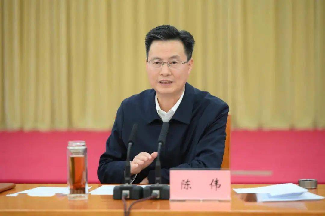 围绕打造"智造创新强市,陈伟主持召开专题协商座谈会