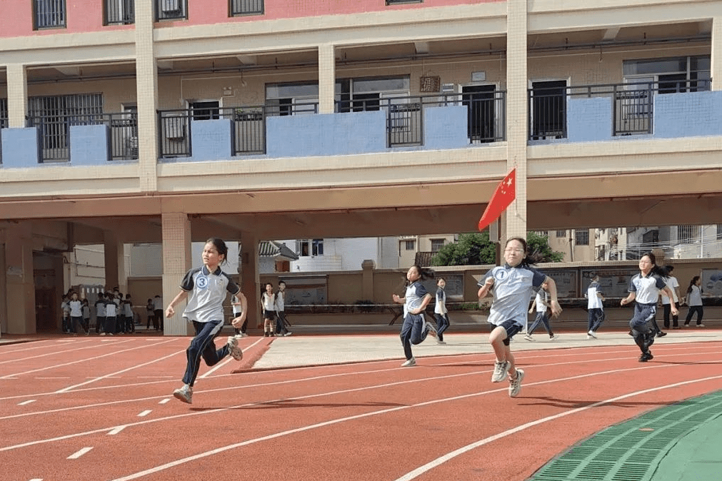"师"展活力 乐享运动珠海市第二中学麒麟校区从三尺讲台到运动场上