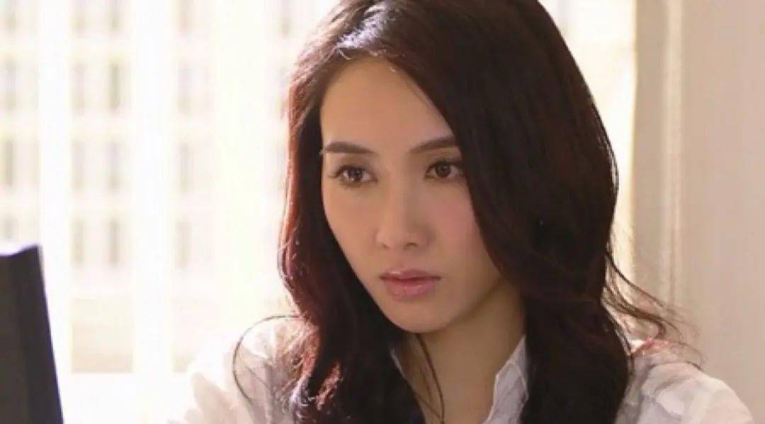 黎姿罕晒老公全家福:退圈15年,一代女神活成了这样?_弟弟_豪宅_片场