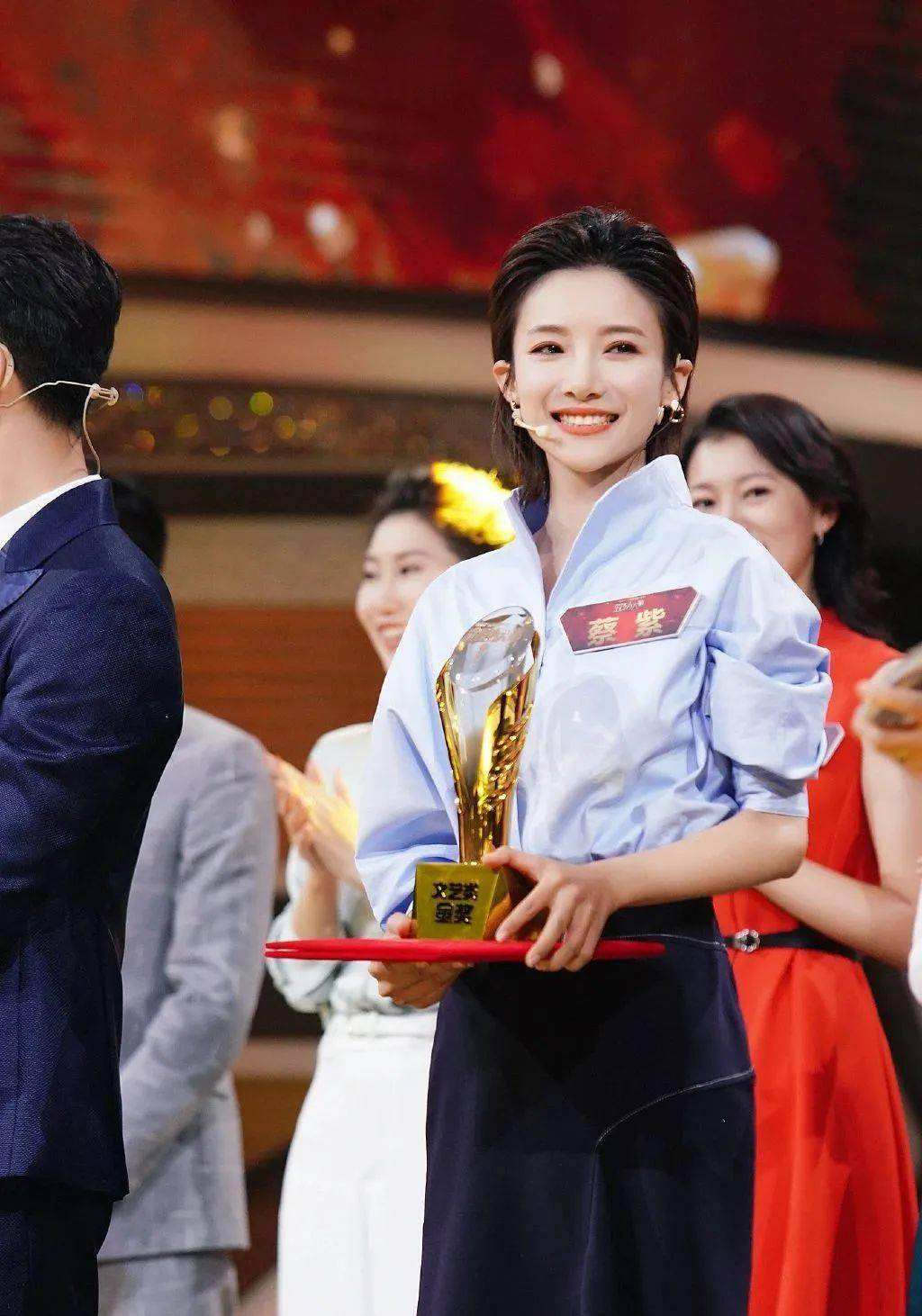 她是总台主持人大赛冠军,为什么没入职央视_蔡紫_观众_工作