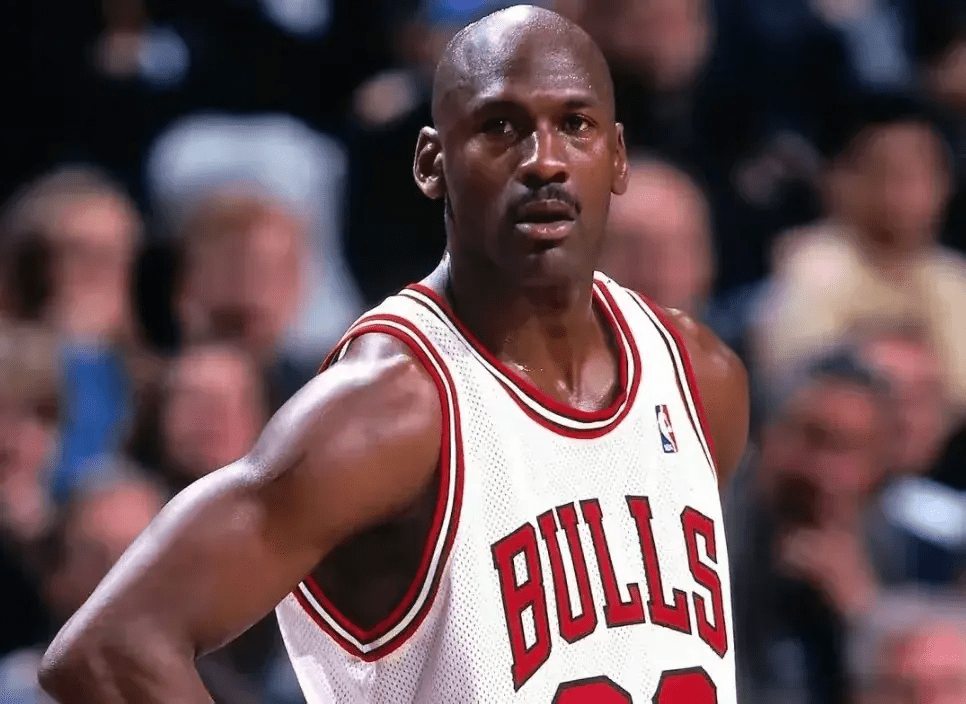 同样是39岁的高龄,詹姆斯数据上全面胜过乔丹_防守_规则_中锋