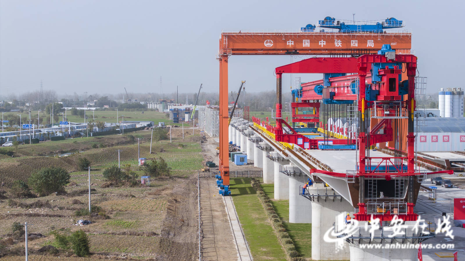 阜淮高速铁路全线首榀箱梁架设_皖北_蒙城_建设