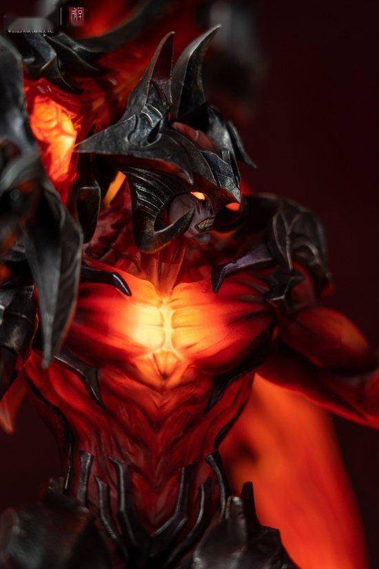 《lol》官方超帅剑魔雕塑!鲜红配色如燃地狱之火_英雄联盟_夜光_律动