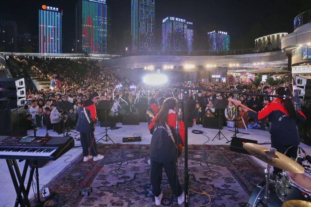 两场贵阳路边音乐会如期开唱_音乐节_海嘎_观众