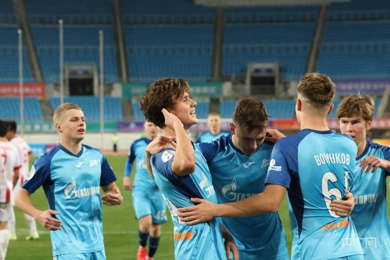 泽尼特俱乐部与贵州足球联队友谊赛举行_郑智谦_球迷_球员