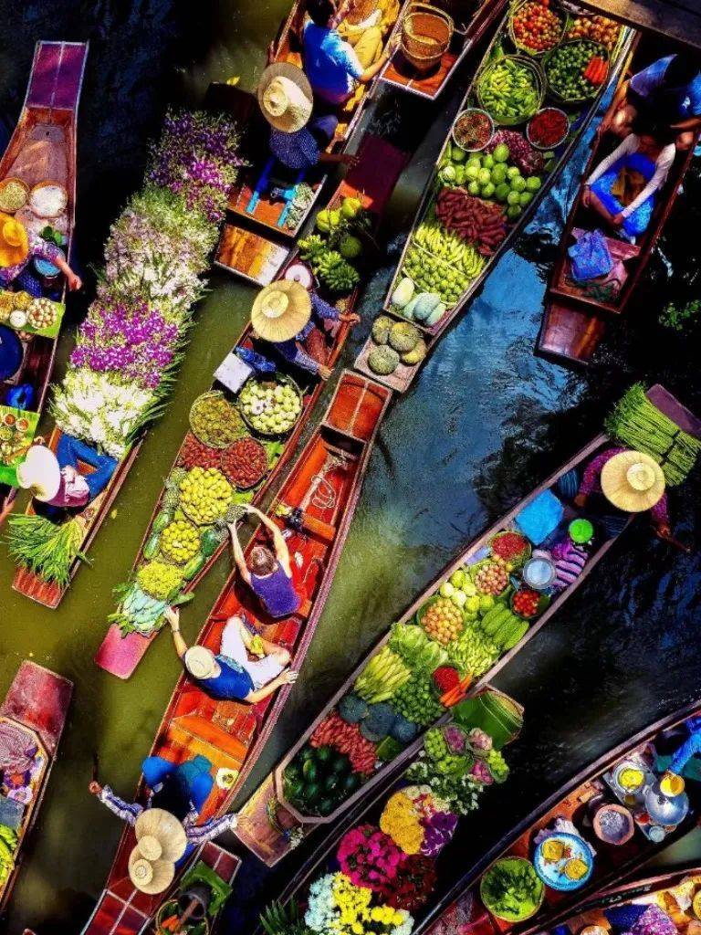 两岸挤满了卖观光艺品的商家这里是东方威尼斯的起源杜拉拉水上市场4