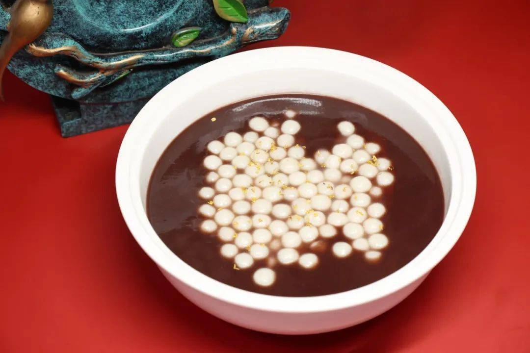 【东郊宾馆】爆款年夜饭开席!065388起抢4人欢聚食宿盛宴!