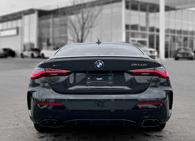 2,2023 bmw m440i xdrive coupe双门轿跑,m性能马力升级到382匹,48伏