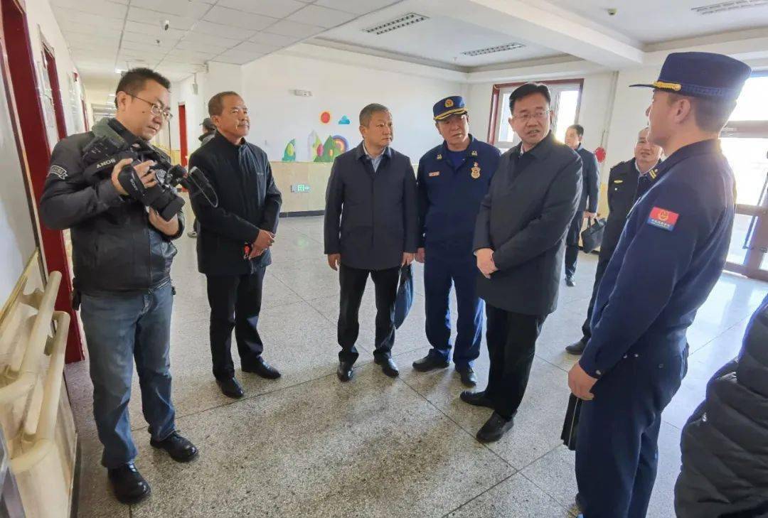 嘉峪关市副市长,市公安局局长郑英"四不两直"督导检查消防安全工作