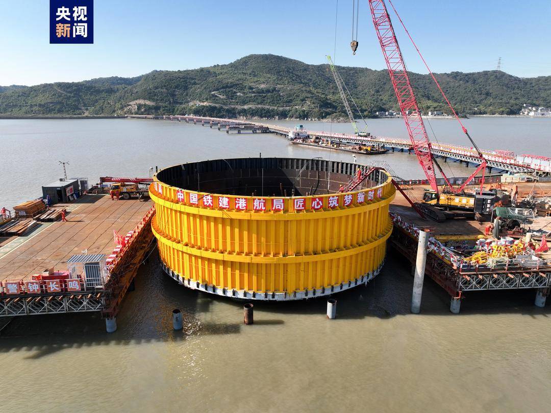 主跨1768米,是我国最大跨度跨海桥梁,也是世界最大跨度单塔吊钢箱梁