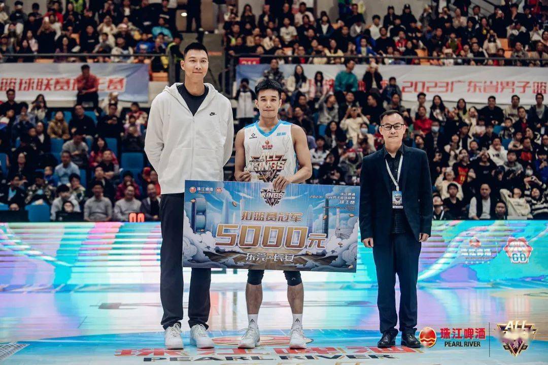 易建联三扣最高分49分傅浩明最后一扣,找来好队友钟国栋强力配合