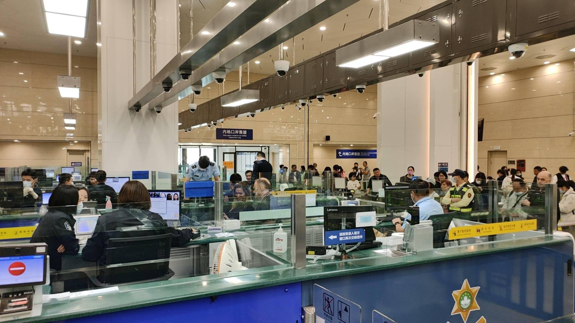 横琴口岸单日通关客流突破7万人次_澳门_出入境_南方