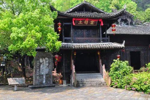 体验66秒直达山顶!玻璃桥云端漫步!尊享50元高标用餐!_张家界