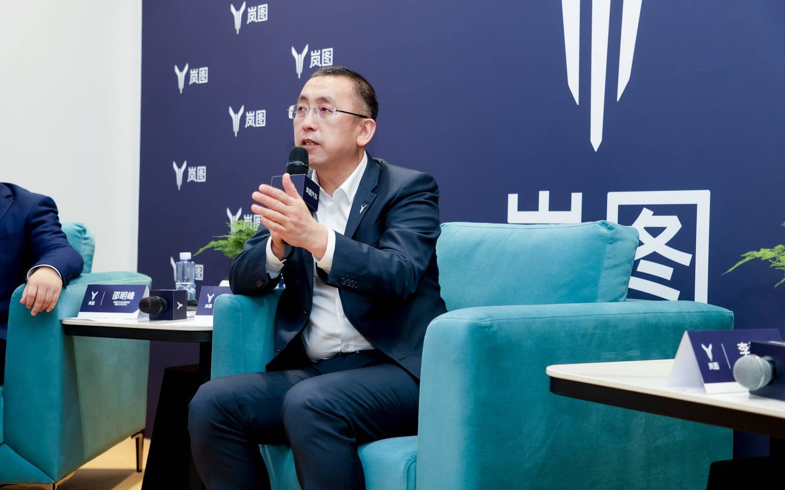 对话岚图卢放:要通过创新 效率 服务应对激烈的市场竞争_搜狐汽车