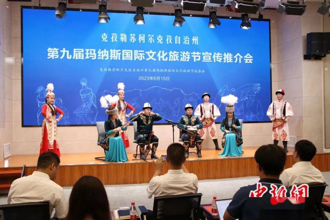 东西问丨柯尔克孜族史诗《玛纳斯》为何焕发新机?_文化_新疆_民众