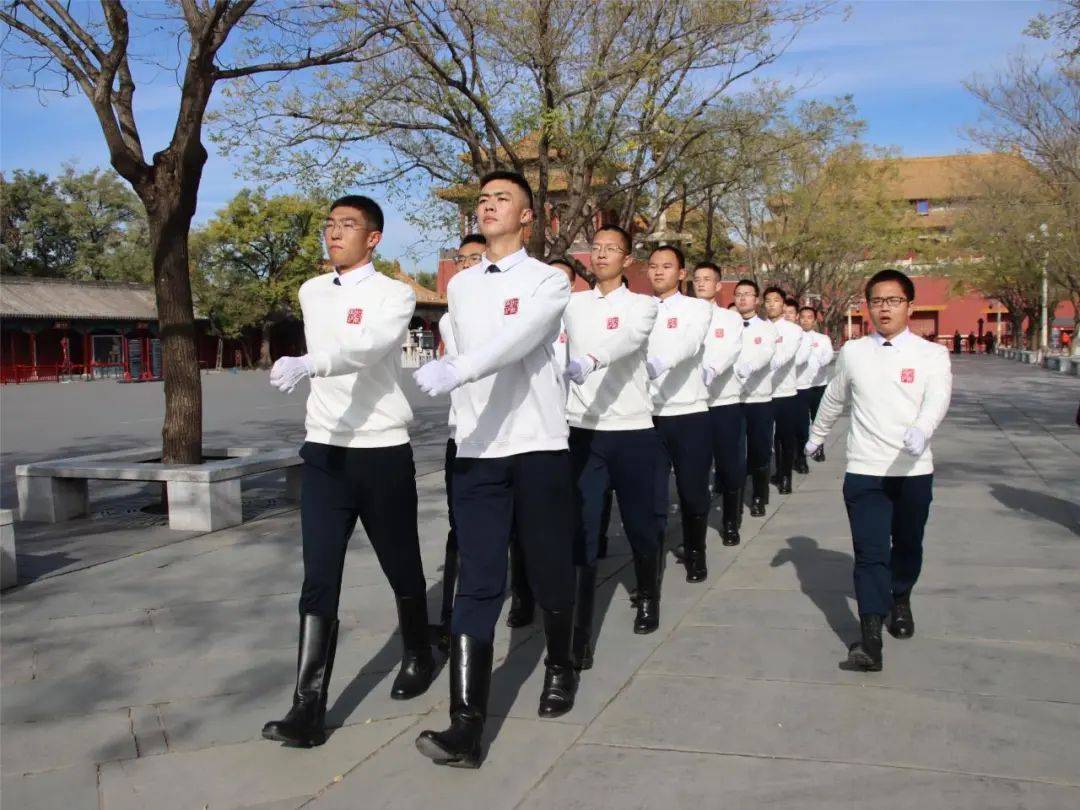 赤子同心,红旗飘扬|北航国旗护卫队赴天安门国旗护卫队交流学习_训练