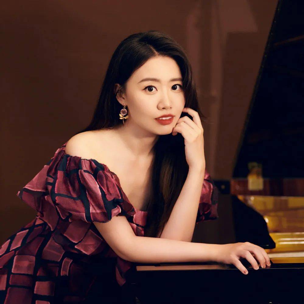 我院钢琴系校友许歌卉译著《肖邦钢琴圆舞曲解析》出