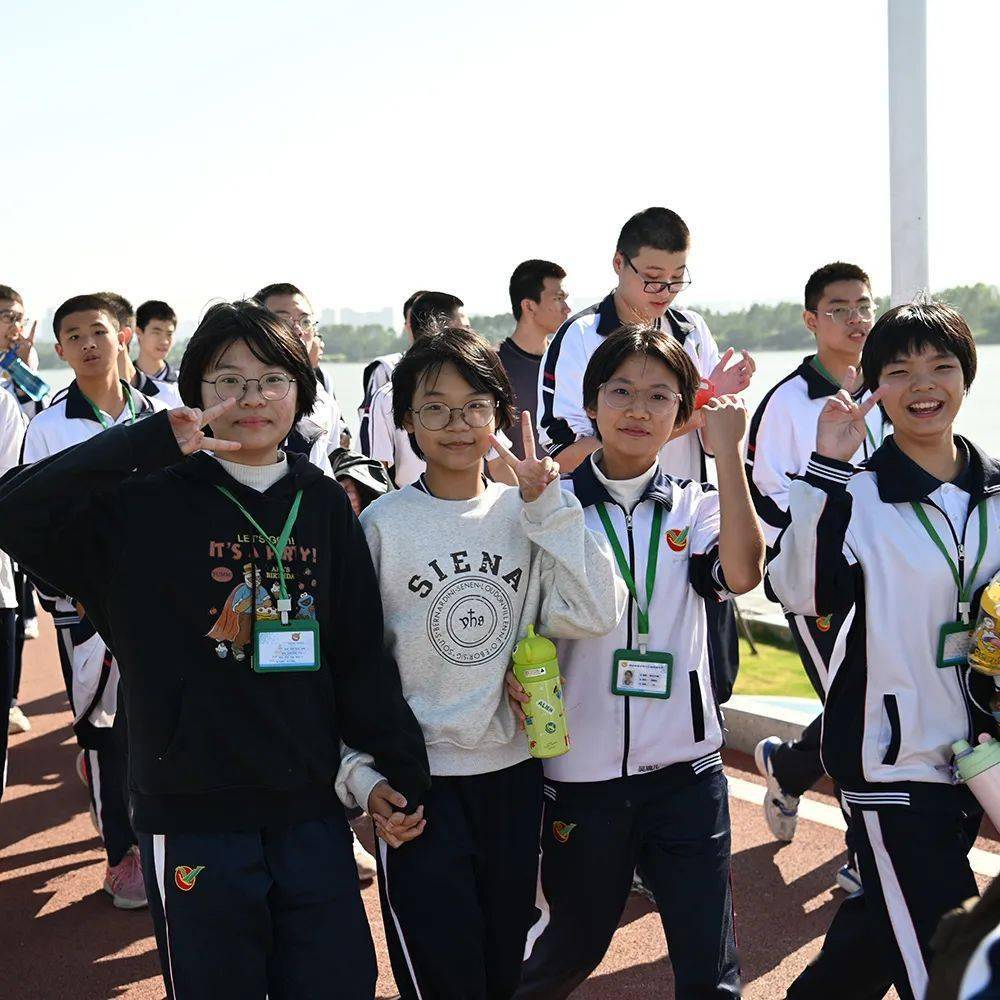 放飞梦想,踏响青春——2023年九江镇初级中学8公里徒步励志行_活动_镇