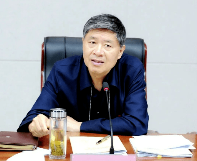 曾昭宝(资料图)曾昭宝曾担任商丘市委常委,市纪委书记.