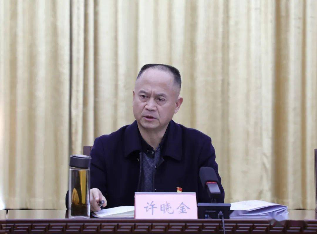 许晓金对江陵县委前一阶段调研成果及典型案例剖析进行点评,表示,此次