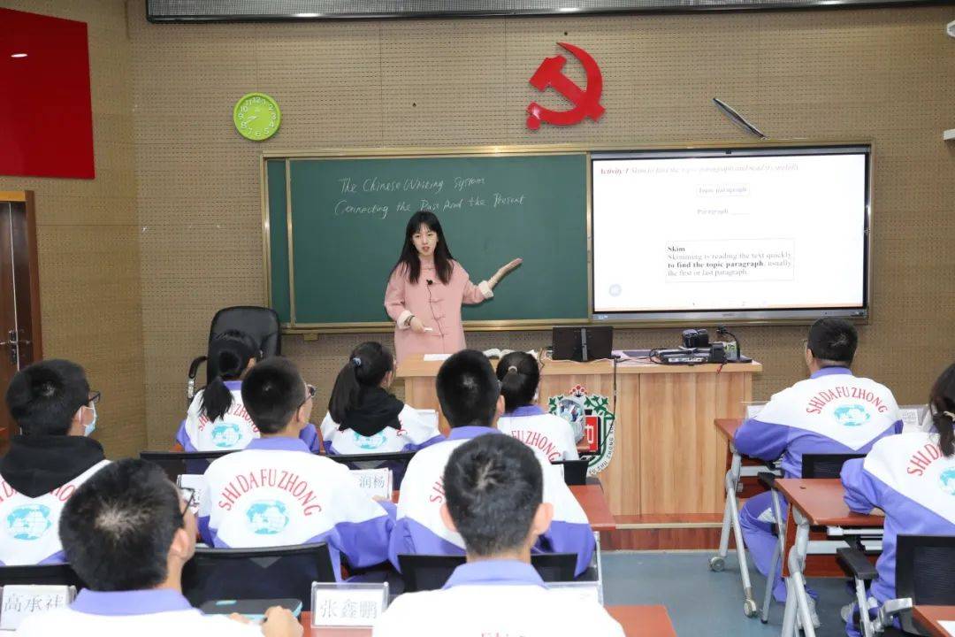 她是来自西南大学附属中学的范可星老师.