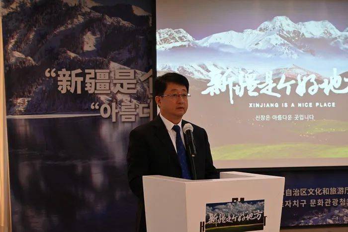 张勇东致辞剪彩仪式结束后,嘉宾们共同观看了新疆艺术剧院木卡姆艺术