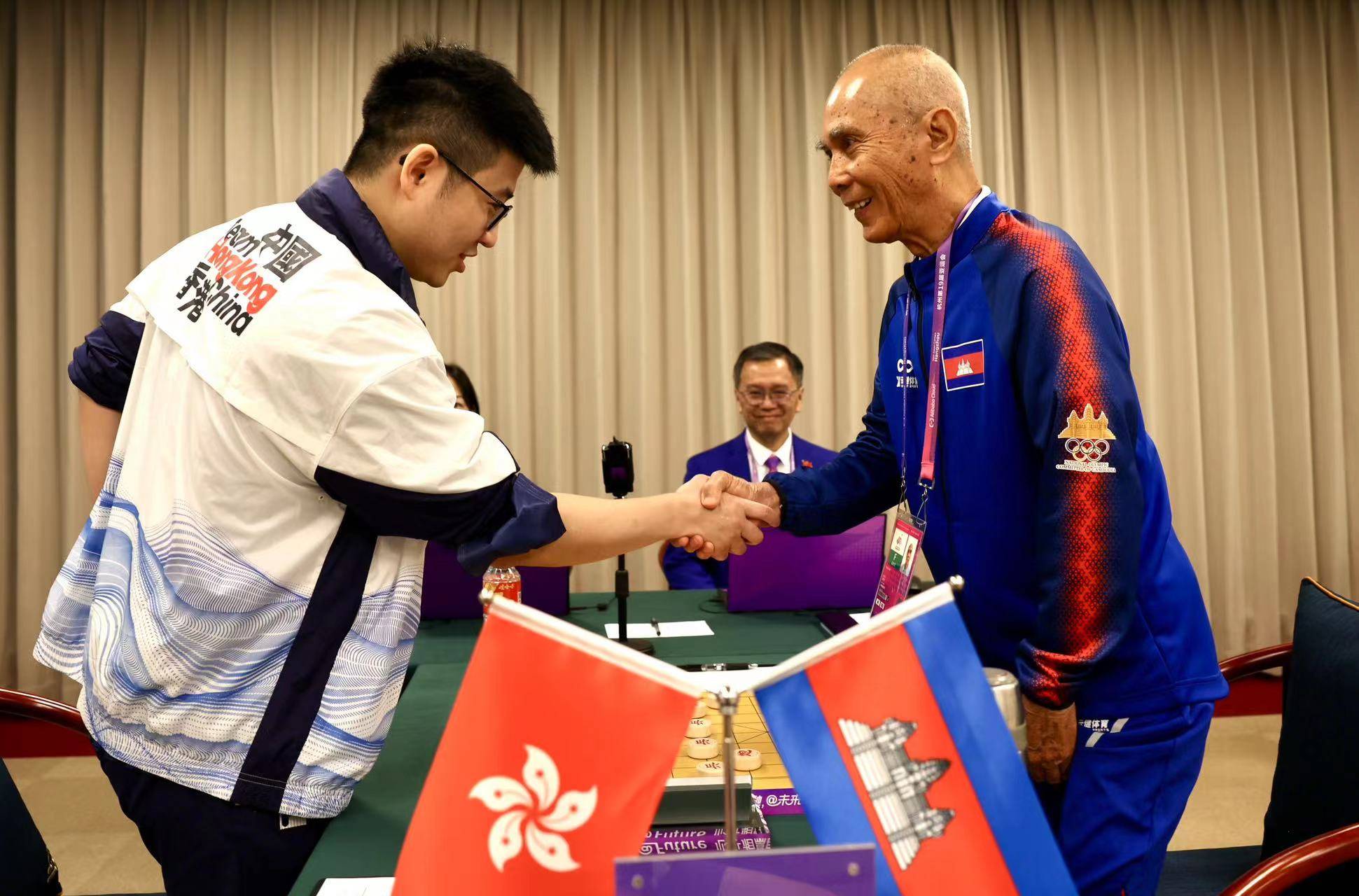 江明庭平时在协会里当象棋教练,培养学生,但这次学