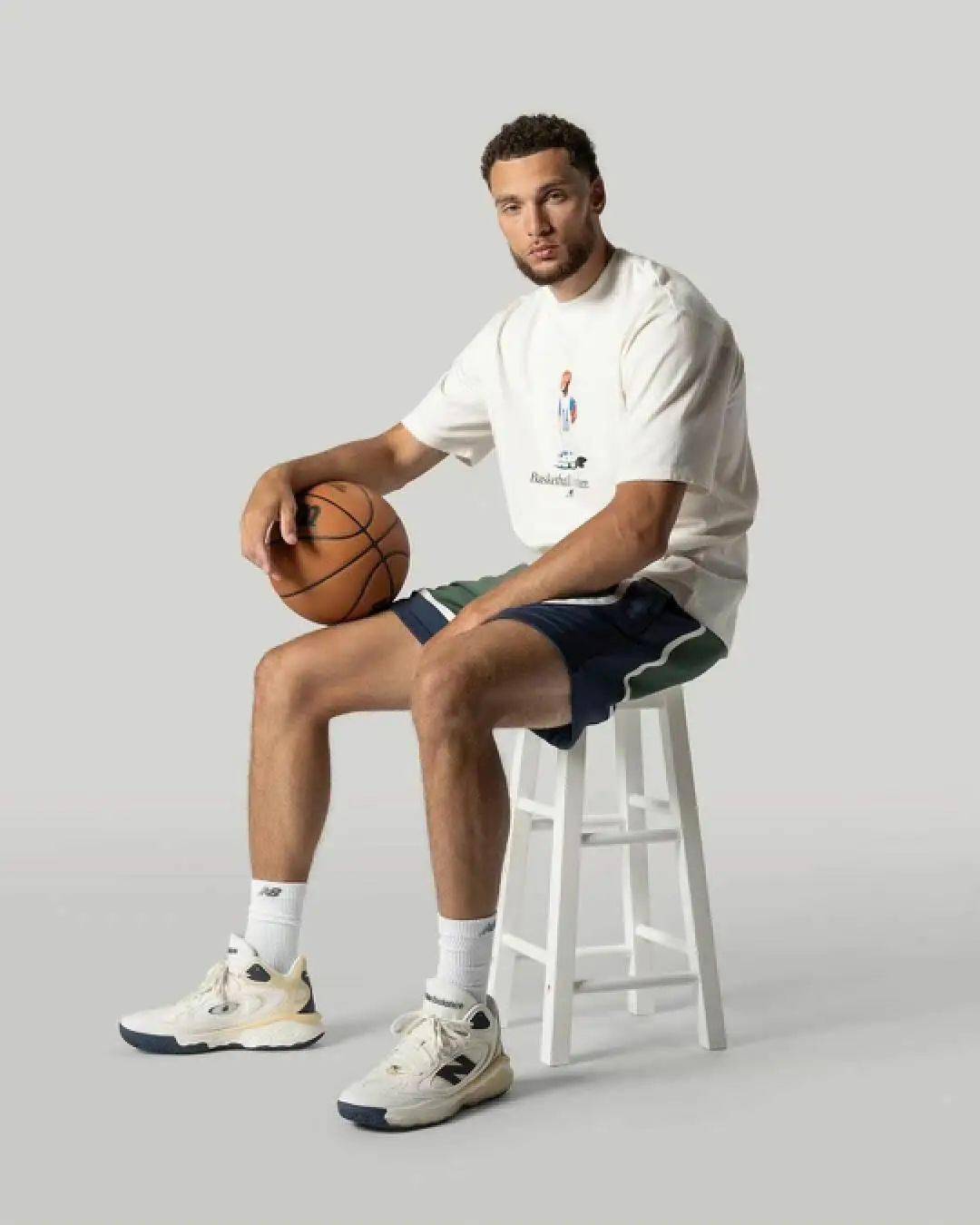 2022年new balance截胡安踏,与拉文完成签约.