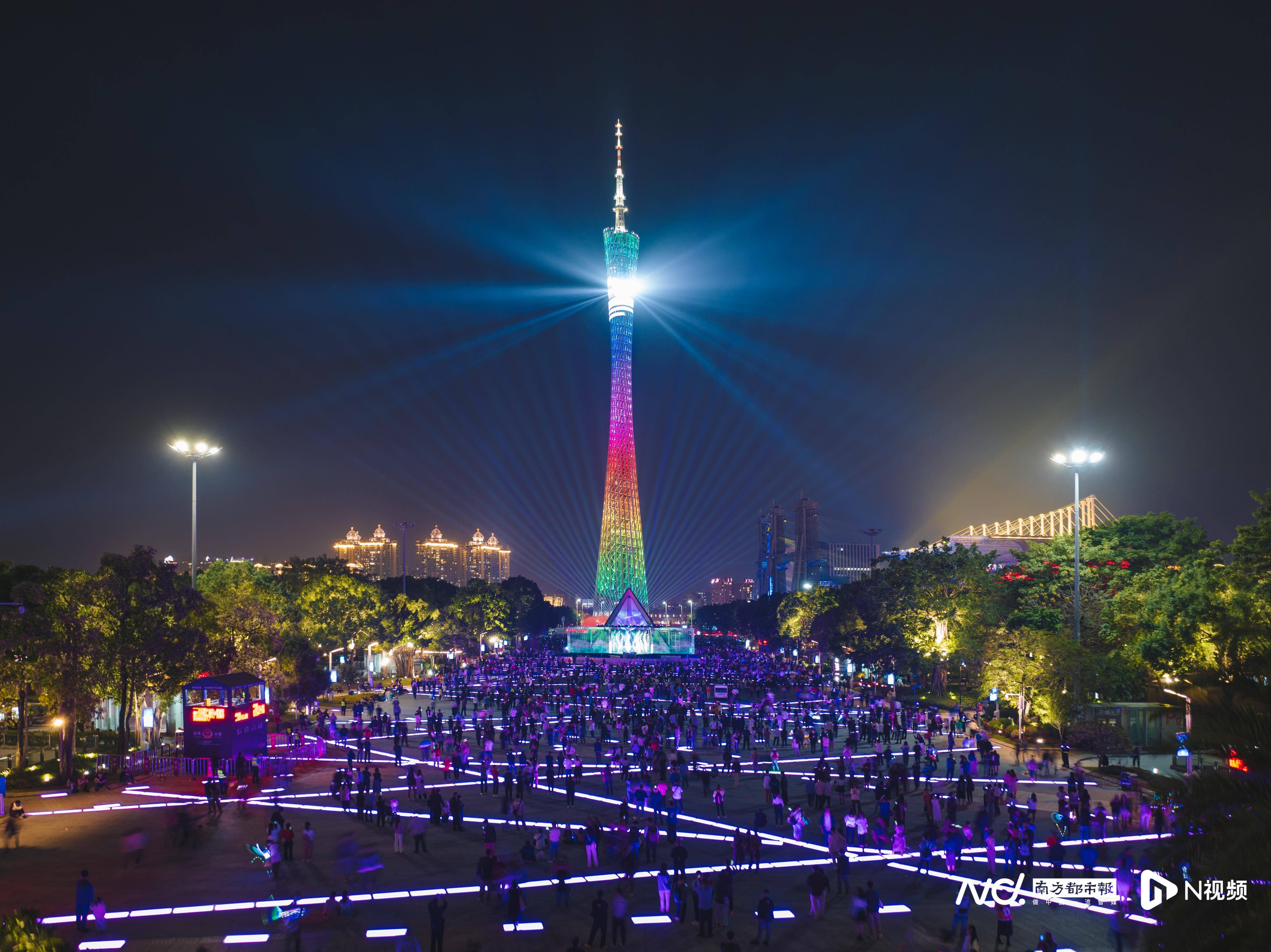 广州国际灯光节惊艳登场,花城广场科幻感十足,我爱广州!