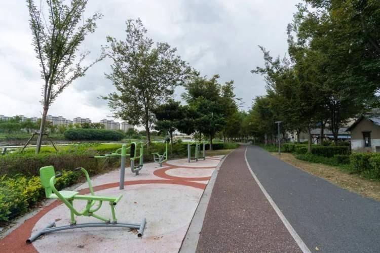 環城水系公園(香花橋段),東至油墩港,西至西大盈港,沿上達河北側,長約