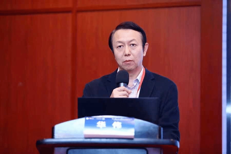 中国医学科学院阜外医院华伟教授为大家介绍了"心脏起搏技术进展".