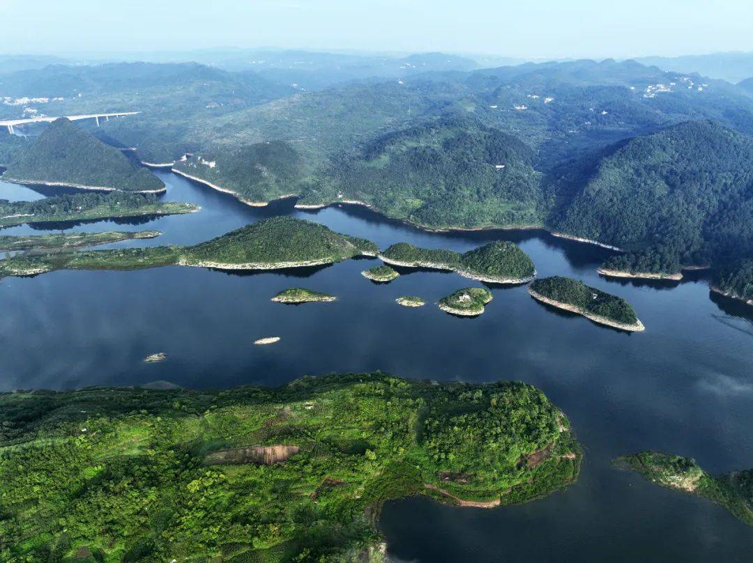 近日,贵阳阿哈湖国家湿地公园被国家林草局,科技部联合授予首批国家林