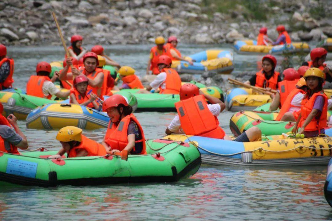 千佛山漂流白水湖旅游景区千佛峡安州有全球最大的海绵生物礁,全国最
