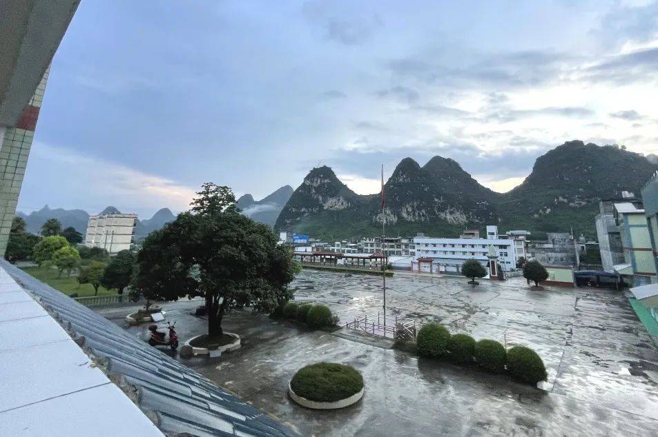 大山里的学校】今年八月,青草与爱德基金会合作,去到了广西百色德保县