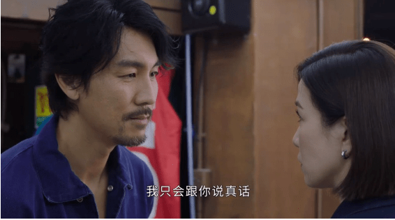 有网民发现,谭俊彦在剧中很有爸爸狄龙在《英雄本色》宋子豪的影子