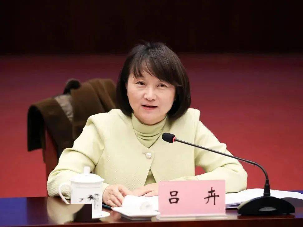 全国人大代表袁方,陈小妹,吕卉,吴梅芳,赵皖平,结合履职和调研情况,对