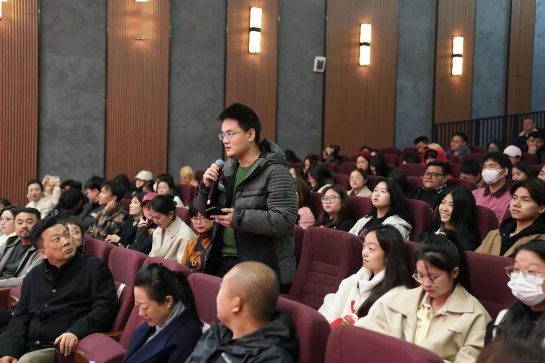 学院影视与动画学院名誉院长并做客东盟艺术大讲堂_教育_故事_讲座