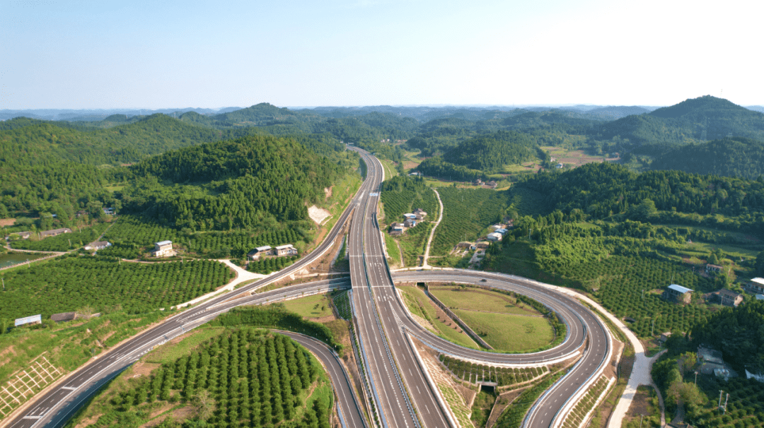 g93绵遂高速全域公路总里程4600公里是成渝地区双城经济圈北弧中心