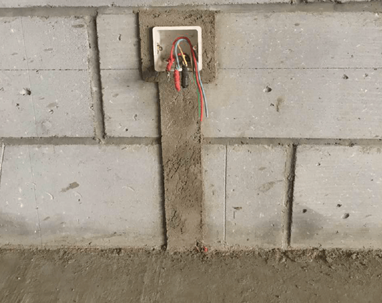 然后采用强度等级不小于m10的水泥砂浆抹面修补至管面平第一遍,强度