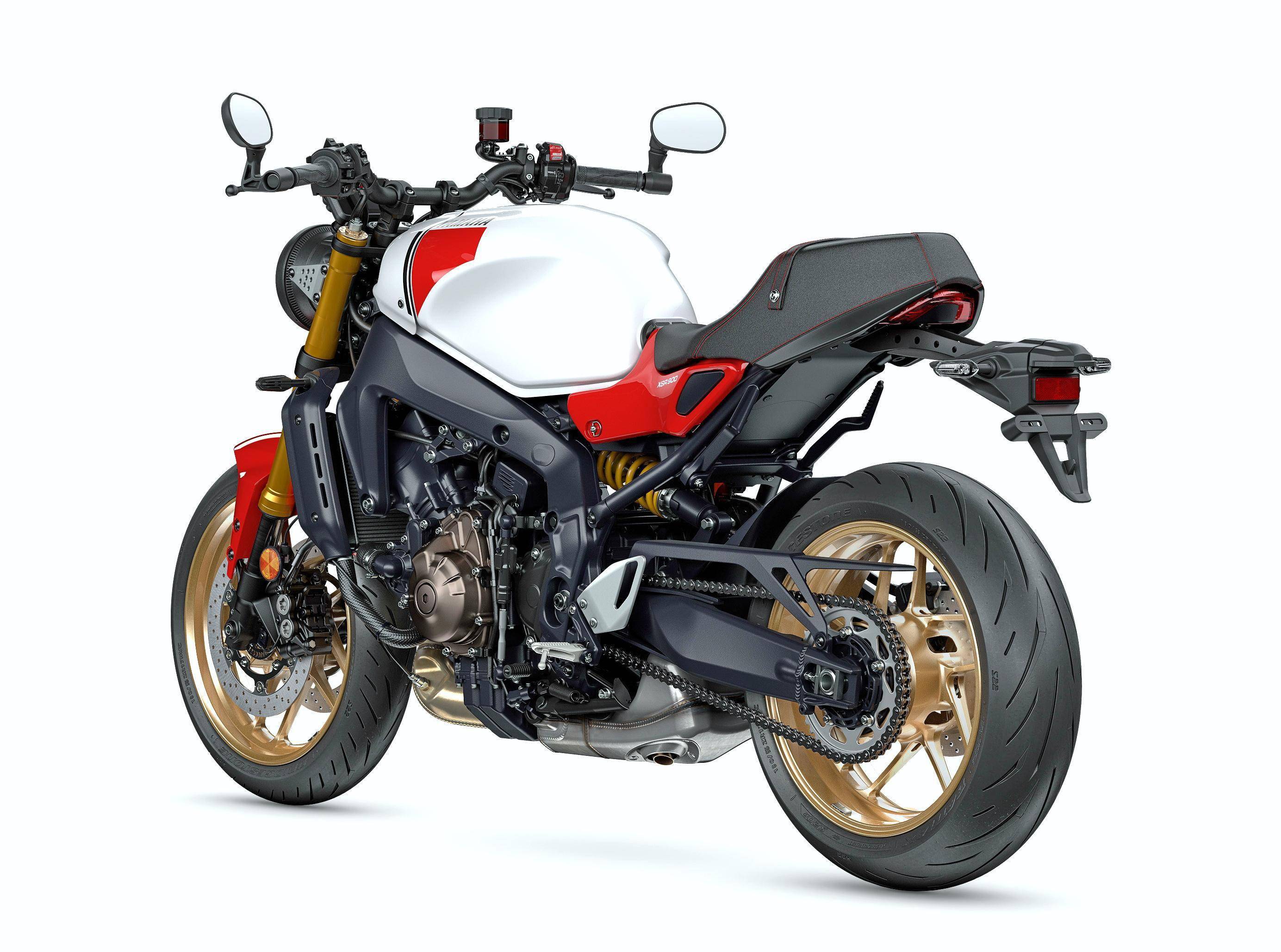 xsr900 在 2016 年首次发布,到 2021 年的时候,厂方推出了第二代的