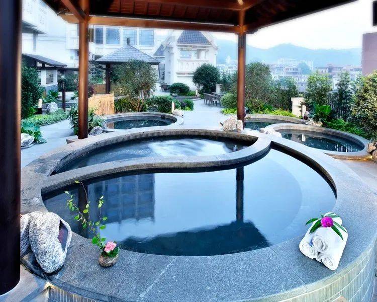 67「泡珍稀温泉」799元广州碧泉空中温泉大酒店,豪华双床房 自助早