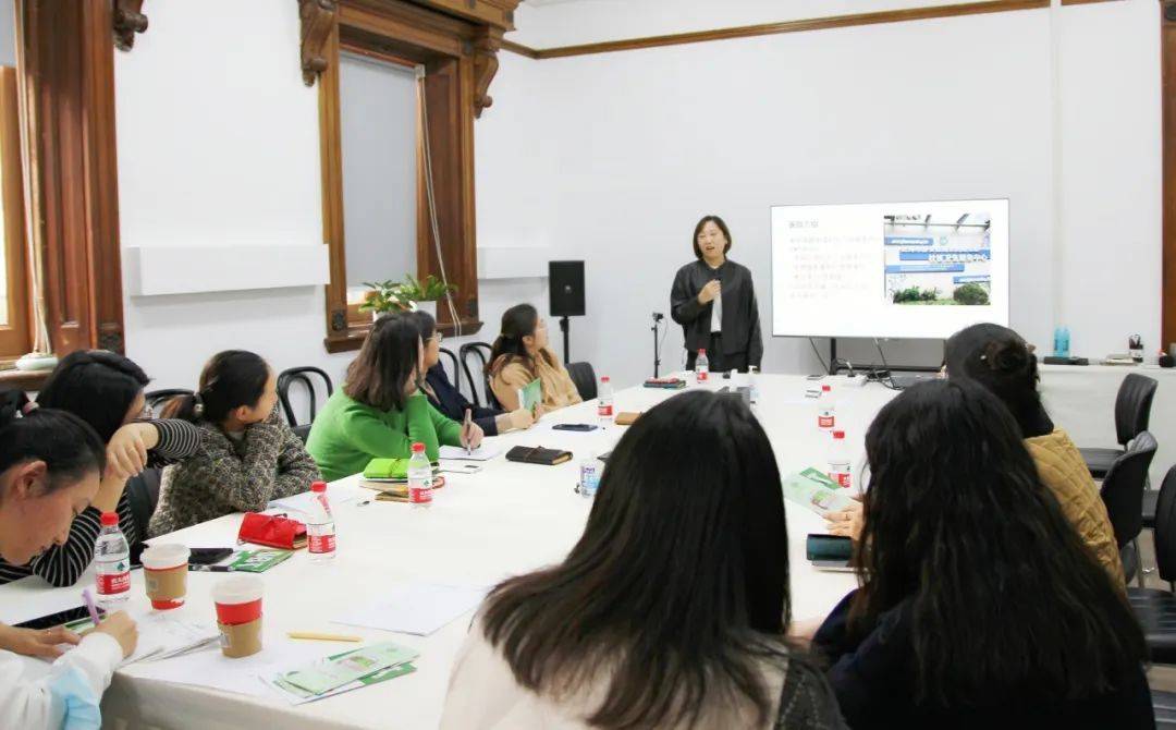 本次活动邀请了上海市静安区精神卫生中心胡海萍副主任医师和王志豪