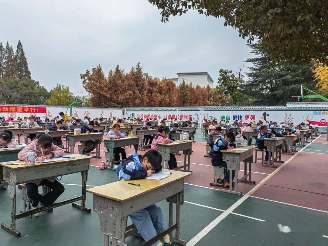 潜山市梅城小学举行第四届现场书画比赛_书法_文化_绘画