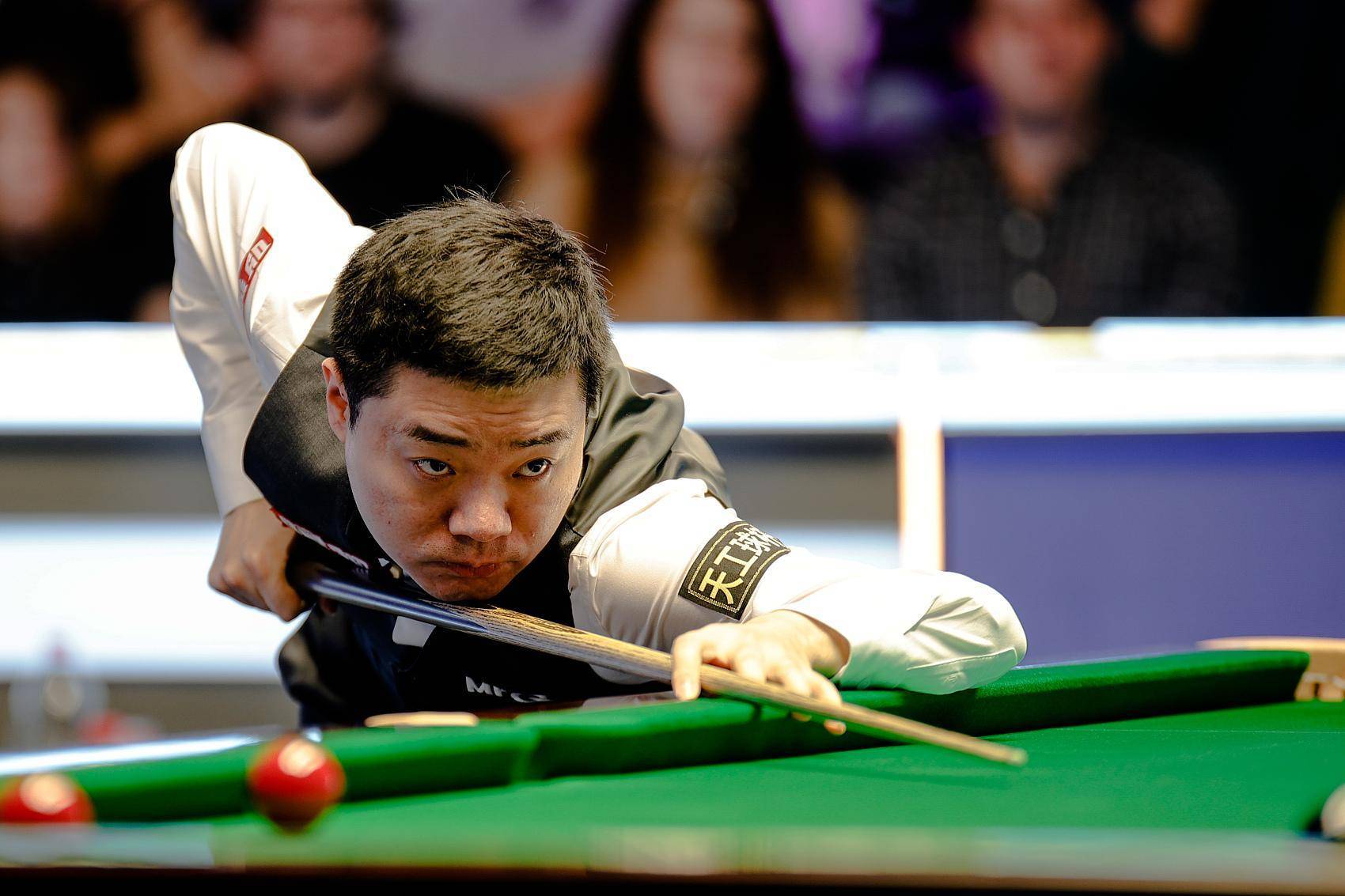 【斯诺克英锦赛】发高烧仍逆转卫冕冠军,丁俊晖称场馆带给自己好运