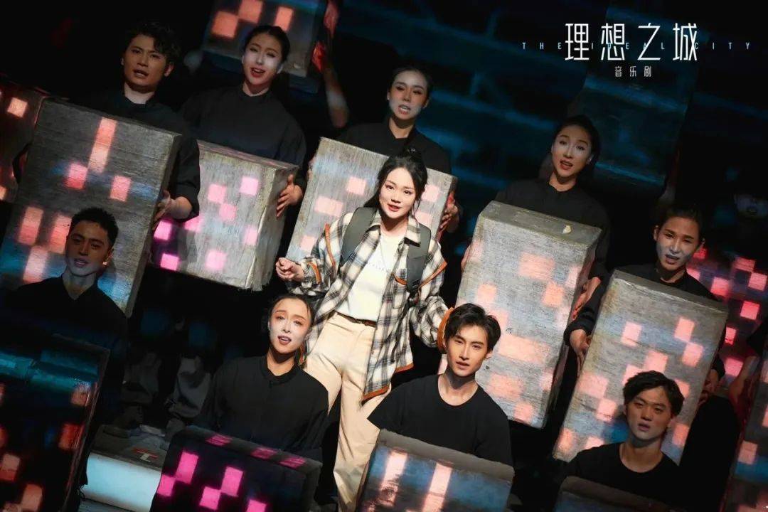 演出季持續至2024年1月6日,呈現10臺大戲23場演出