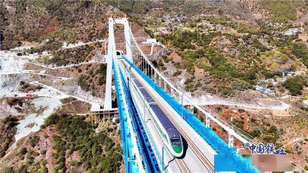 又一高铁,今日开通!_丽江_铁路_香格里拉
