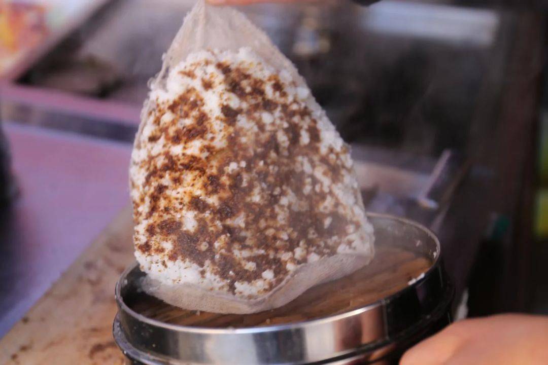 白糖卷……到冬日炉火旁必备的糕粑,豆沙粑,饵块粑从街知巷闻的糯米饭