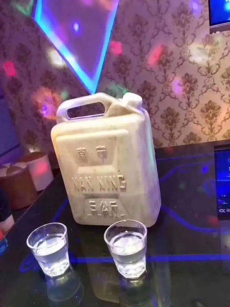 东北人来了也得喝趴下,原来它才是隐藏的喝酒大省_广西_公文包_度数