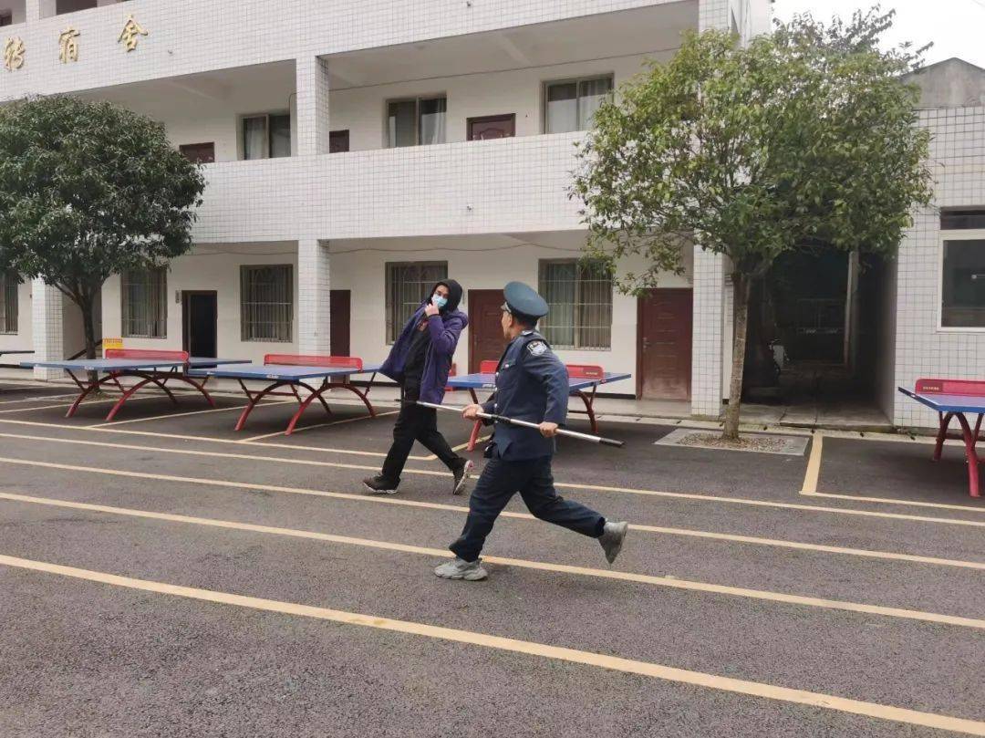 【校园动态】丹棱县仁美镇双桥小学开展防恐防暴演练_教育_师生_演习