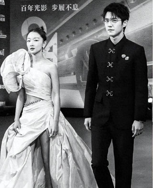 周冬雨刘昊然恋爱细节曝光:深夜密会,助理助攻,网友热议不断_感情